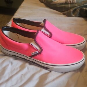 Vans Unisex  Vibrant Pink Slip-On Sneakers. Size 9 Womens 10 1/2 Mens